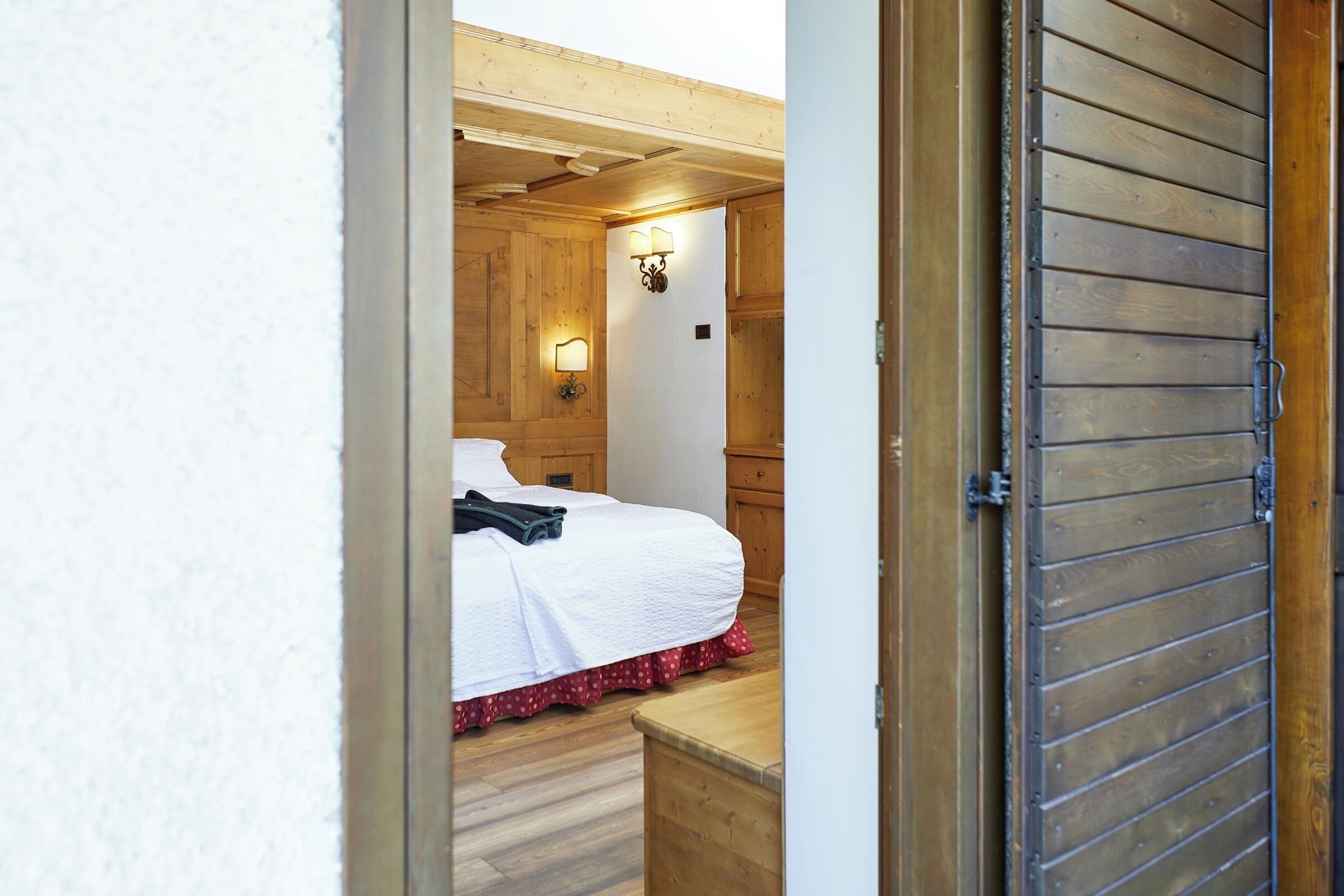 superior double or twin room | in-room safe, desk, free wifi