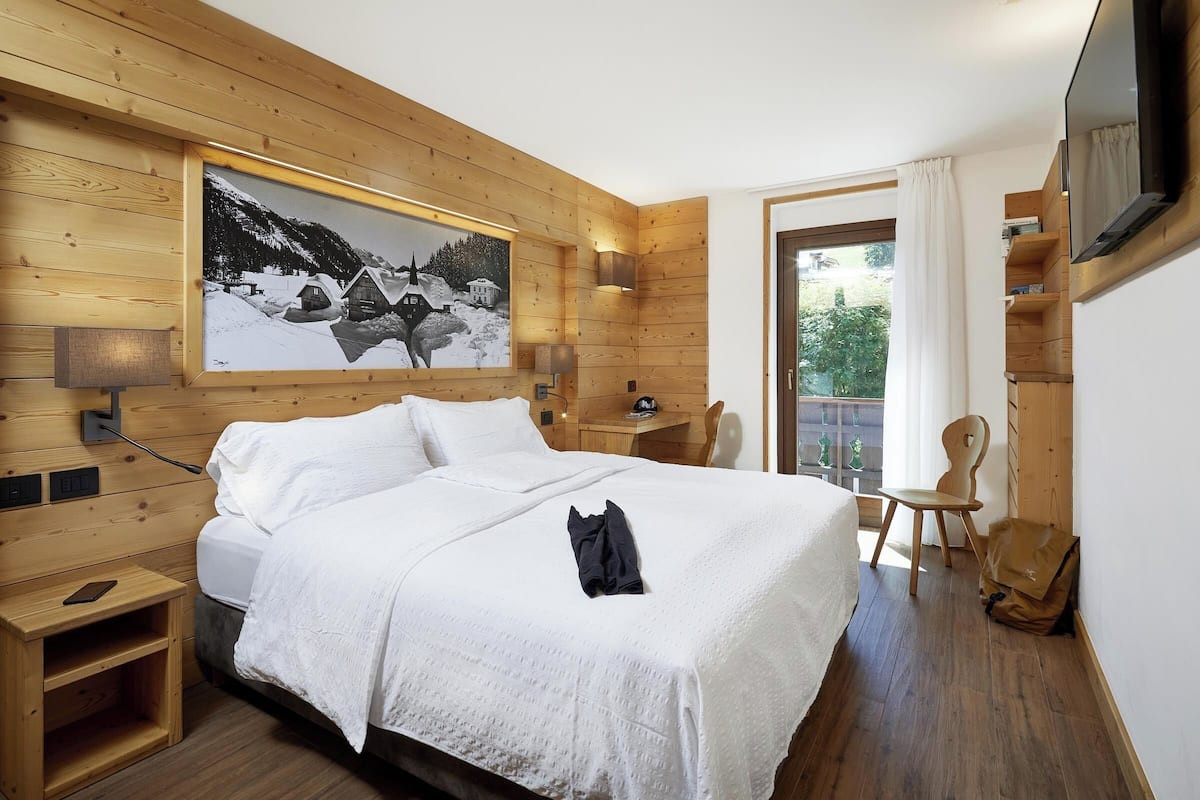 Chambre Quadruple Deluxe, 2 chambres | Coffres-forts dans les chambres, bureau, Wi-Fi gratuit
