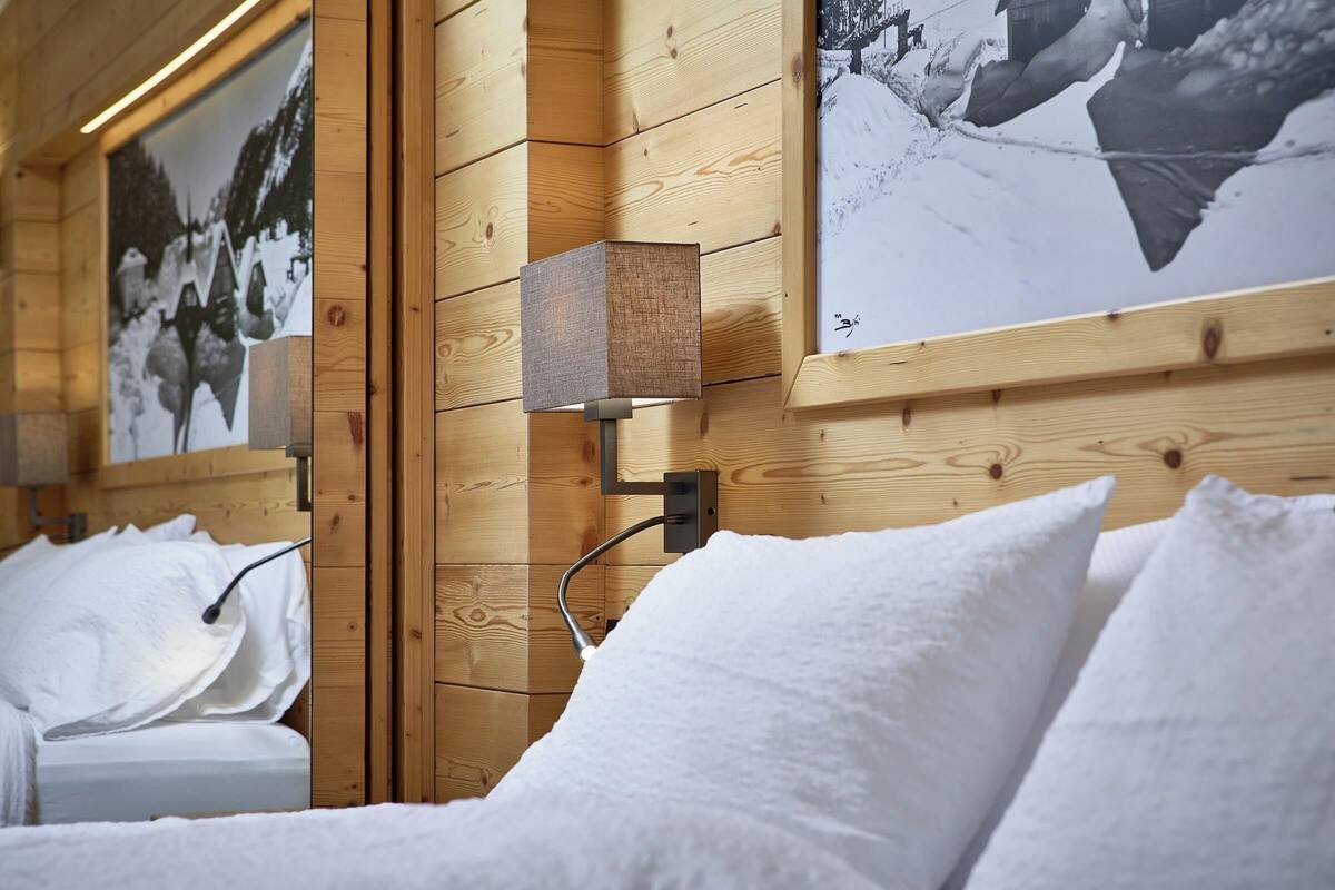 deluxe quadruple room, 2 bedrooms | in-room safe, desk, free wifi