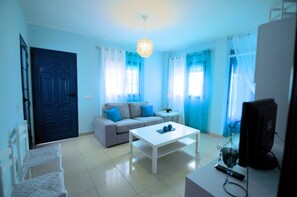 Deluxe Apartment, 1 Bedroom, Sea View (Chinijo) | Living area | Flat-screen TV - Evita Beach Apartamentos Y Suites (Teguise)