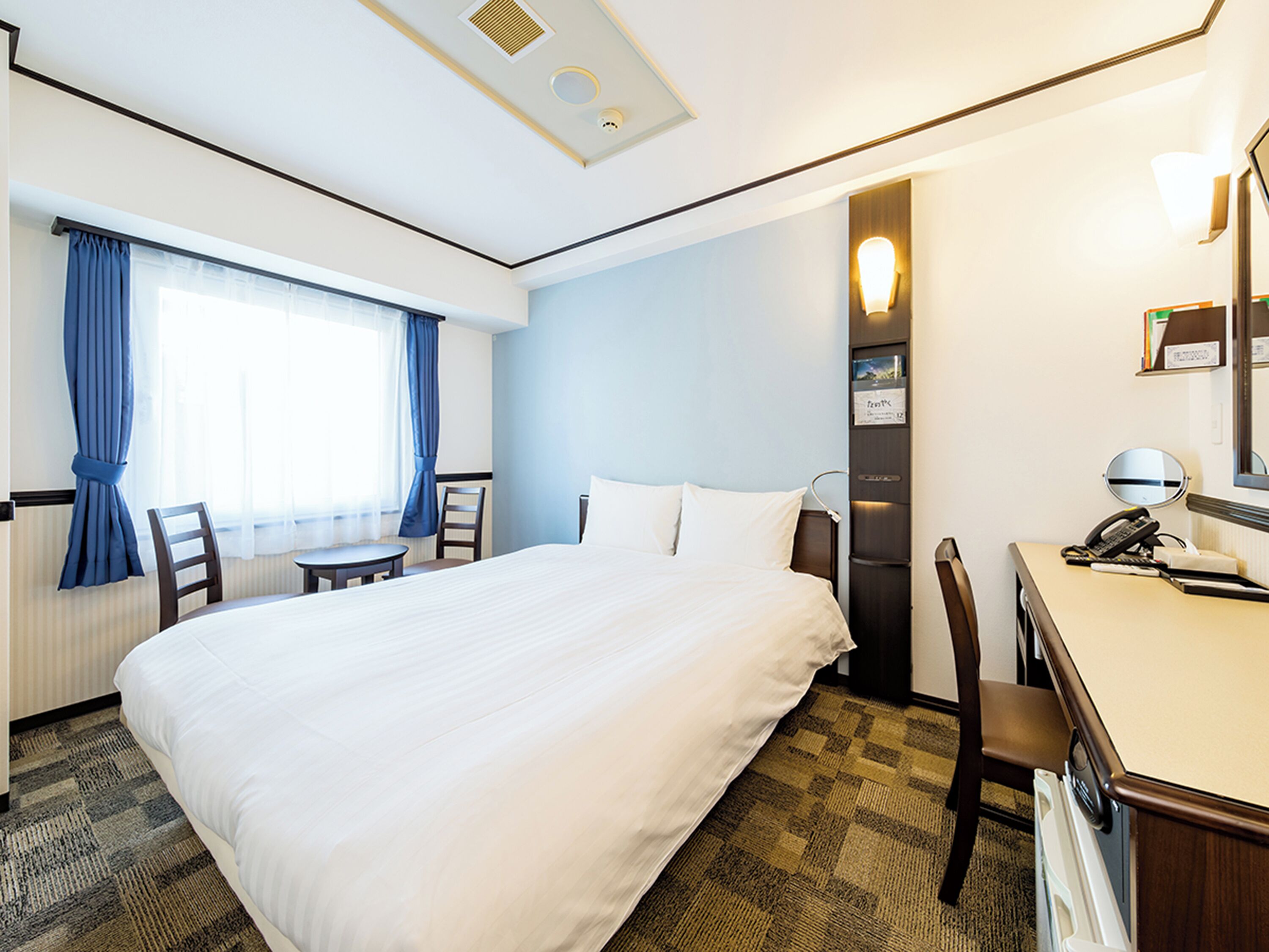 デスク、WiFi (無料)、ベッドシーツ