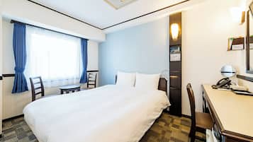 办公桌、免费 WiFi、床单