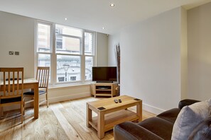 Apartment, 1 Bedroom | Living room