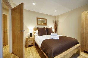 1 bedroom, iron/ironing board, cots/infant beds, free WiFi - Bank House By Flying Butler (Reading)