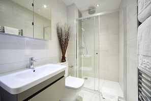 Apartment, 1 Bedroom | Bathroom shower