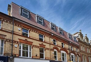 Exterior - Bank House By Flying Butler (Reading)