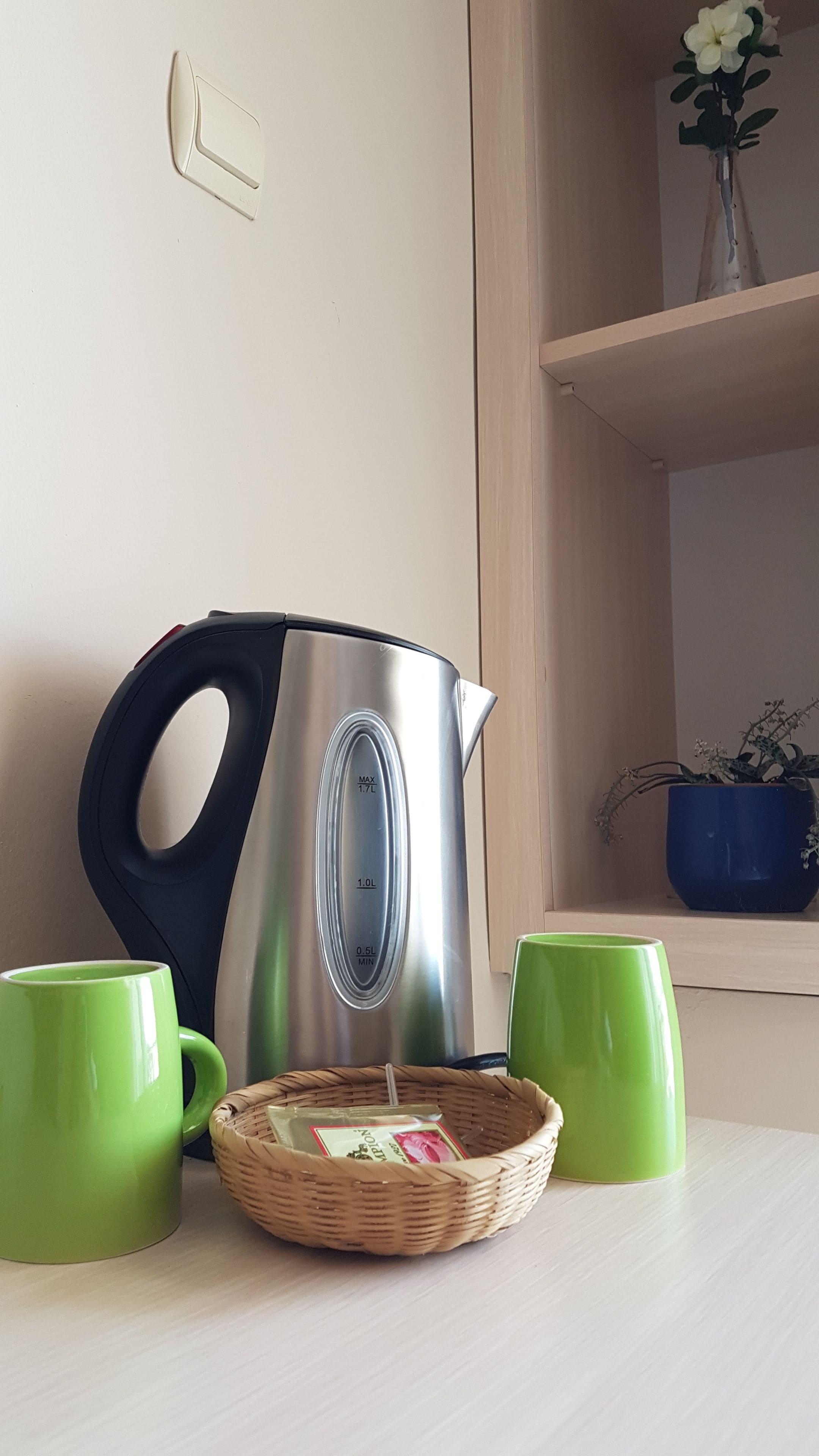 standard triple room | minibar, desk, free cots/infant beds, free wifi