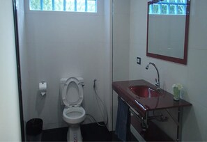 Shower, towels - Coconoi Residence (Rawai)