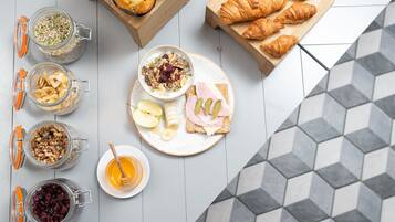 Sudah termasuk sarapan ala kontinental setiap hari