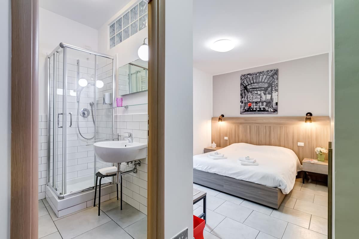 1 bedroom, down duvets, individually decorated, individually furnished