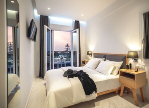 Executive Two Bedroom Quadruple Suite | Afrodite | Sängtillbehör av högsta kvalitet och värdeförvaringsskåp på rummet
