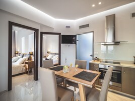 Executive Two Bedroom Quadruple Suite | Afrodite | Vista do quarto