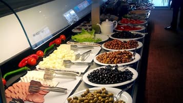 Free daily buffet breakfast