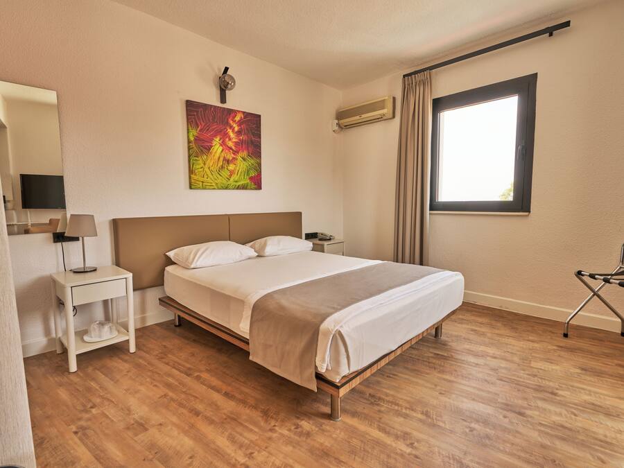 Egyptian cotton sheets, premium bedding, minibar, in-room safe