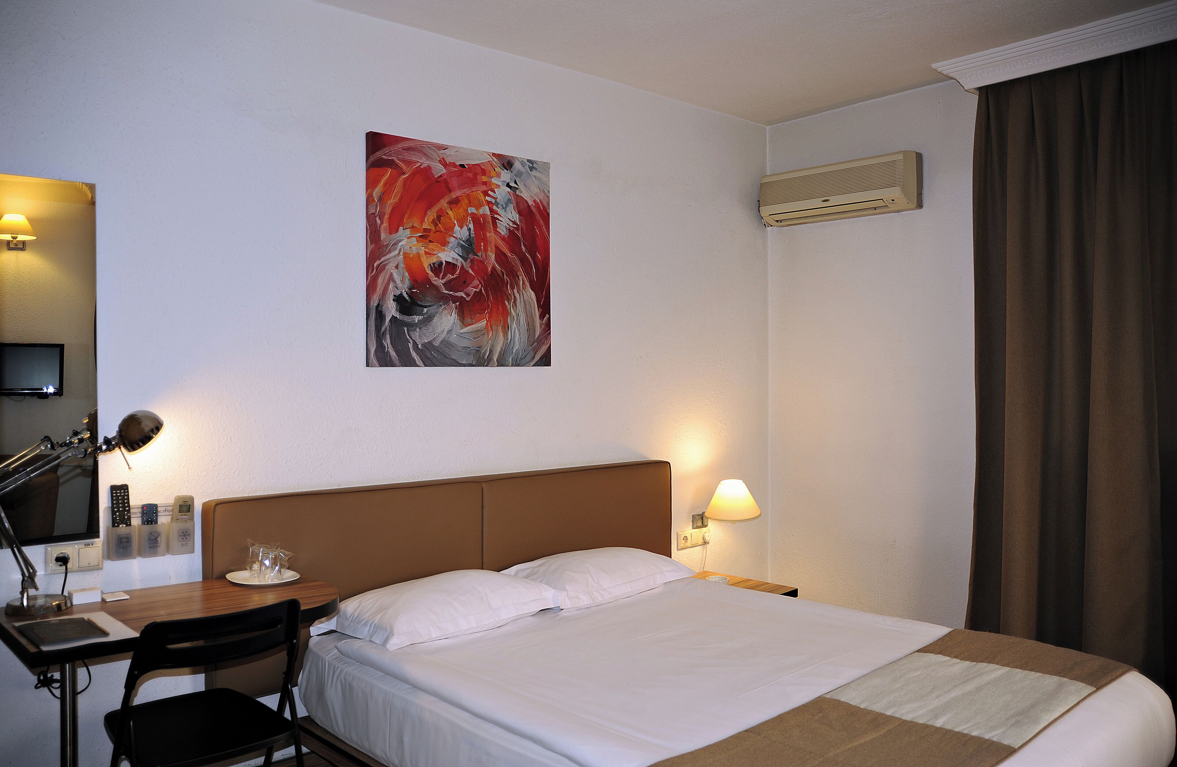 Standard Double Room Single Use | Egyptian cotton sheets, premium bedding, minibar, in-room safe