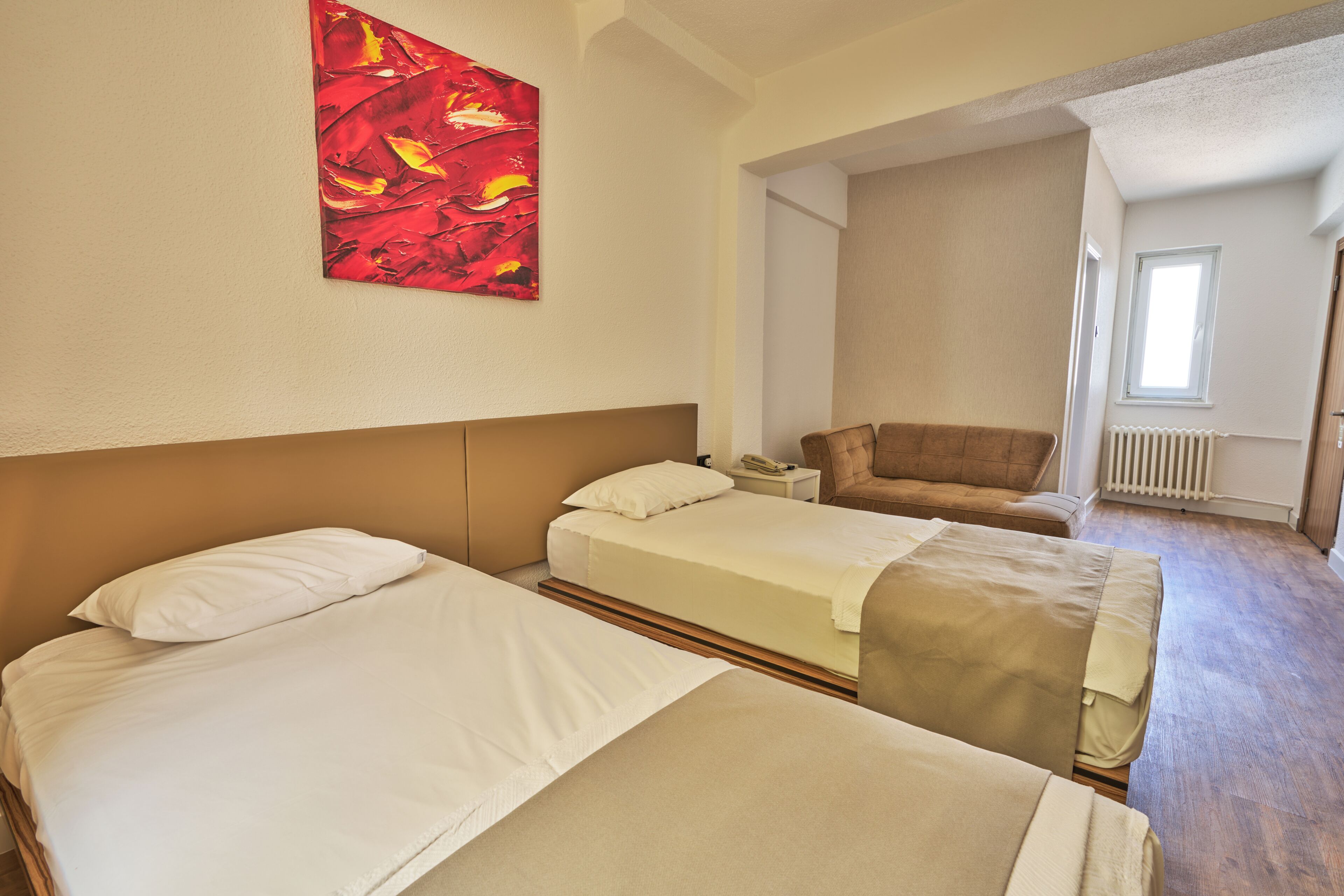 Habitació doble o amb dos llits individuals estàndard | Llençols de cotó egipci, roba de llit d'alta qualitat i minibar 