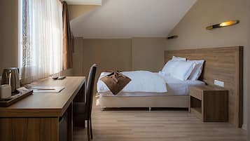 Quarto duplo | Frigobar, cofres nos quartos, escrivaninha, quartos à prova de som