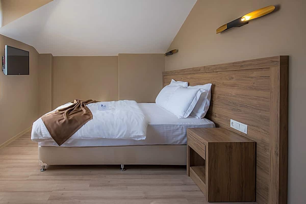 twin room | minibar, in-room safe, desk, soundproofing