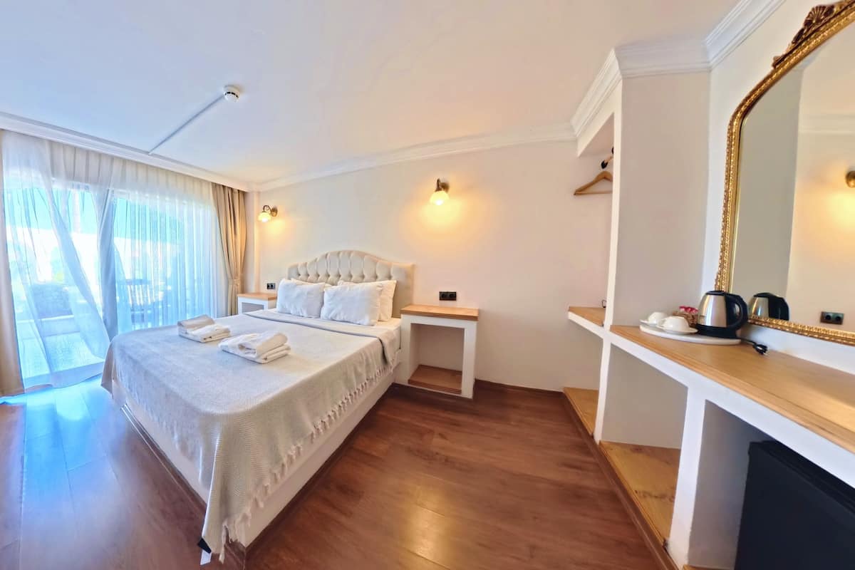 Bahce Kati Standart Oda | Ropa de cama de alta calidad y caja de seguridad en la habitación