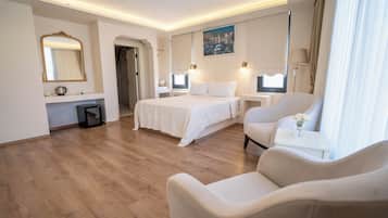 Premium bedding, in-room safe, free WiFi, bed sheets