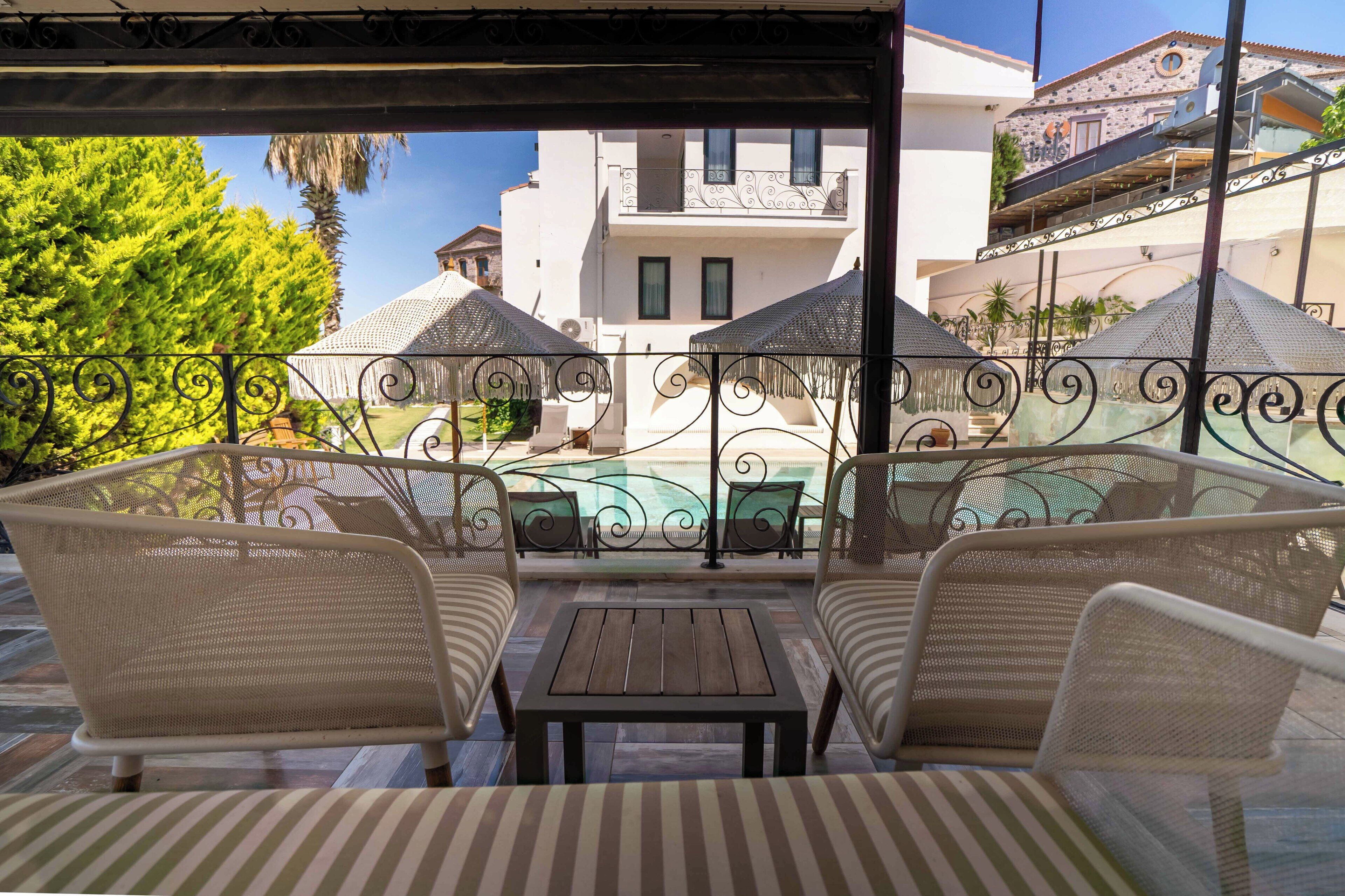 Havuz Manzarali Terasli Deluxe Oda | Oppholdsområde | LCD-TV