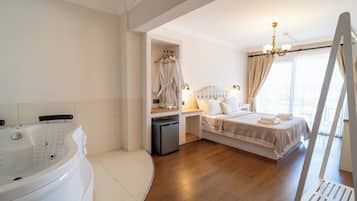 Jakuzili Deniz Manzarali Oda | Ropa de cama de alta calidad, caja fuerte, wifi gratis y ropa de cama
