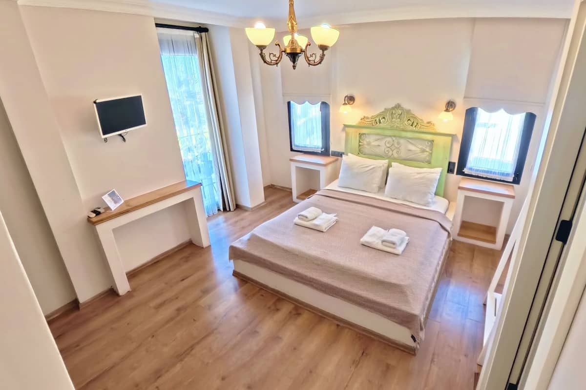 Deniz Manzarali Standart Oda | Ropa de cama de alta calidad y caja de seguridad en la habitación