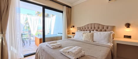 Habitación doble | Ropa de cama de alta calidad y caja de seguridad en la habitación