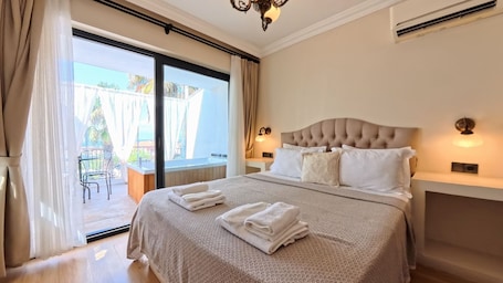 Doppelzimmer | Hochwertige Bettwaren, Zimmersafe, kostenloses WLAN, Bettwäsche. Cunda House Kucuk Otel