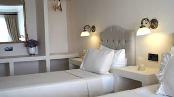 Deniz Manzarali Triple Oda | Ropa de cama de alta calidad, caja fuerte, wifi gratis y ropa de cama