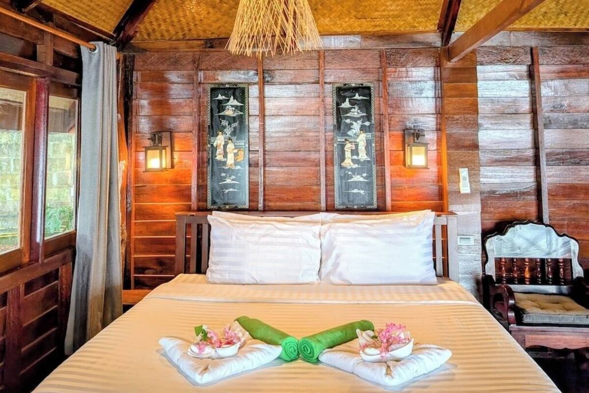 Banyan Villa | Minibar, desk, blackout drapes, soundproofing