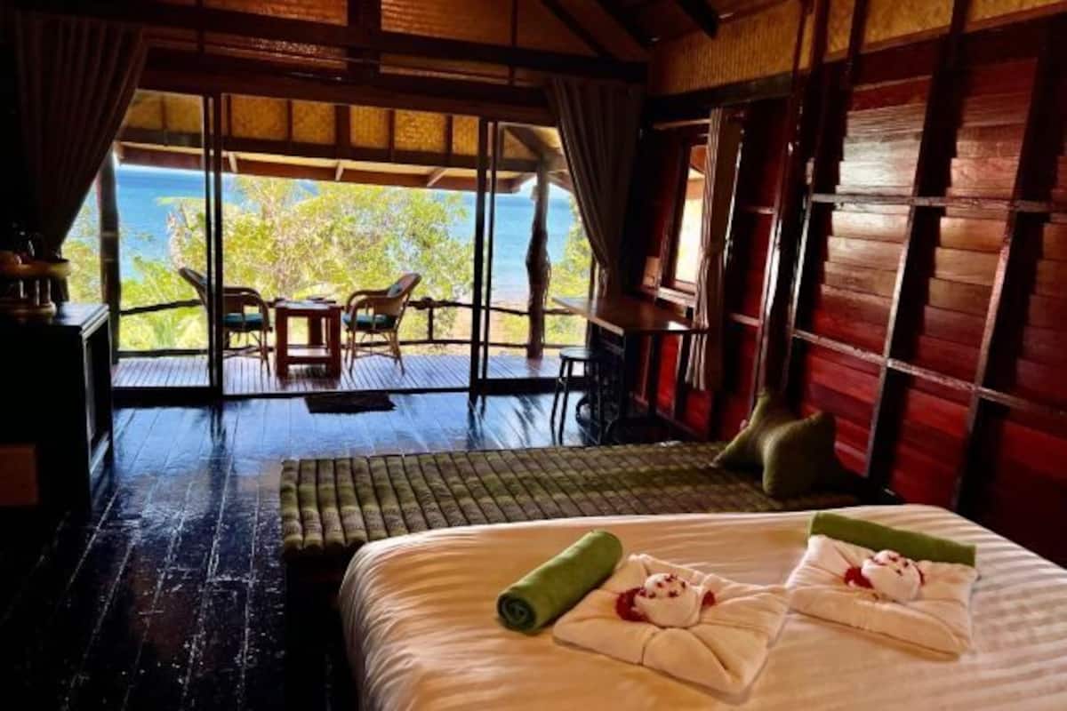 Minibar, desk, blackout drapes, soundproofing