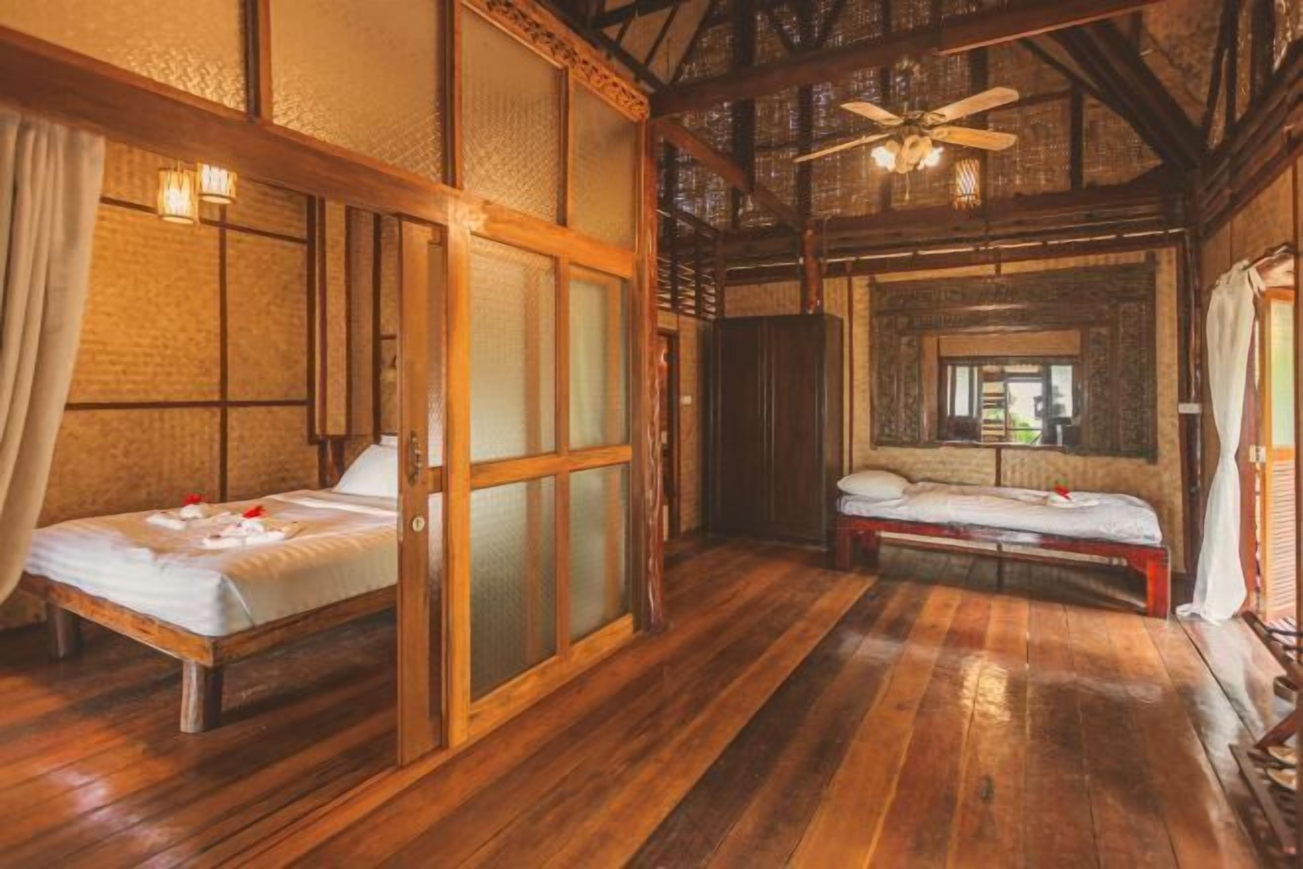 Minibar, skrivebord, blendingsgardiner og lydisolert