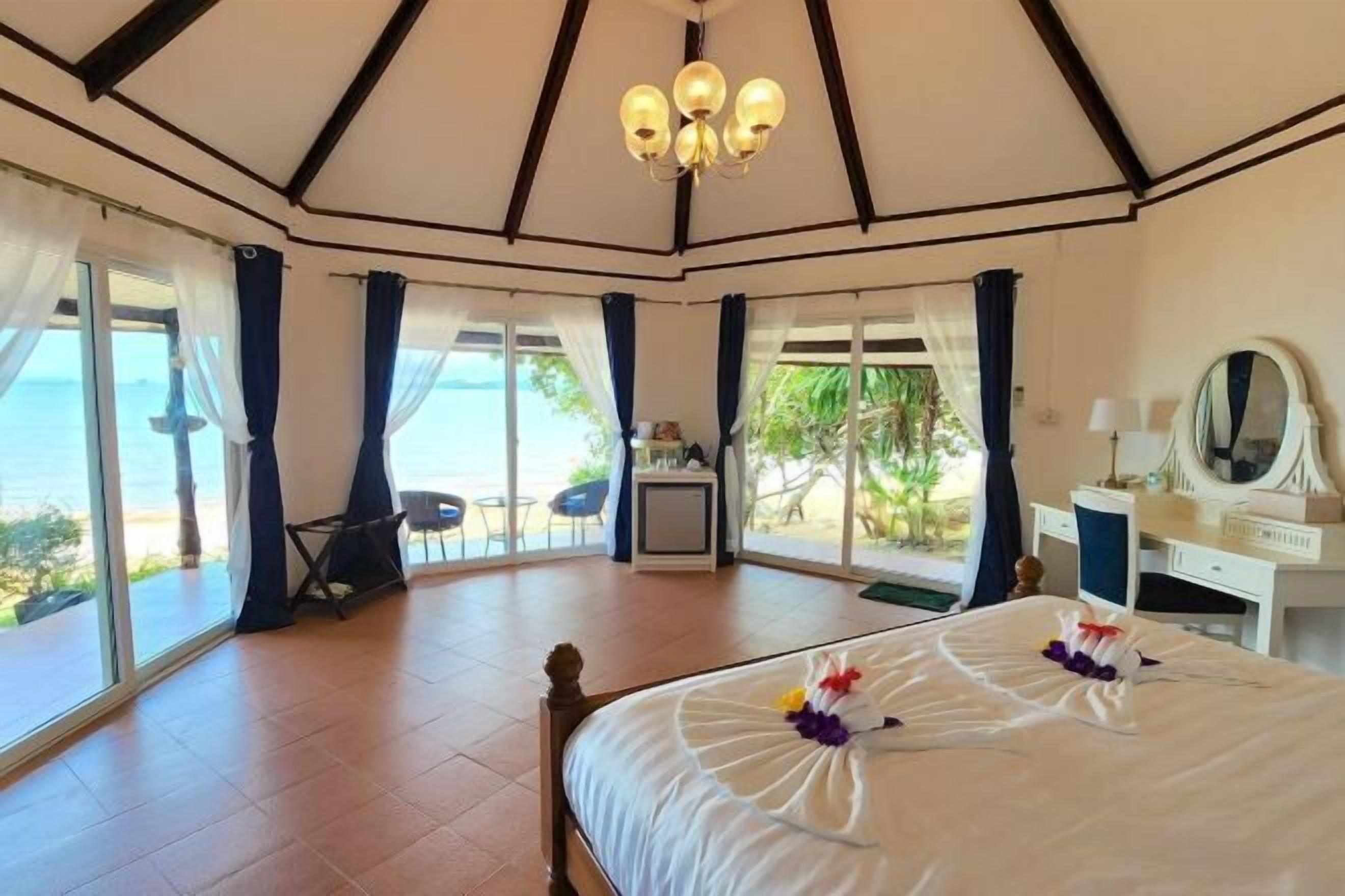 Minibar, skrivebord, blendingsgardiner og lydisolert