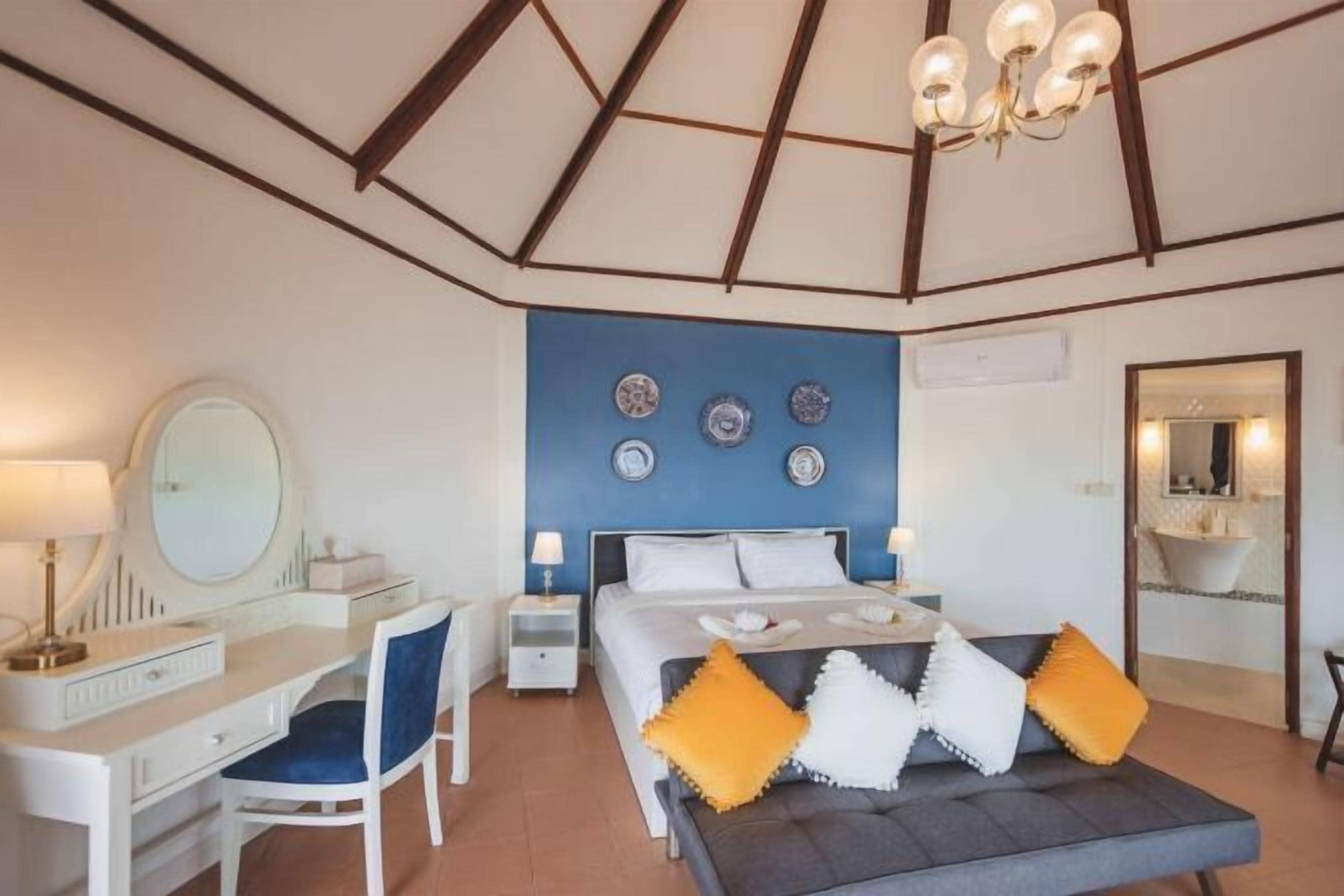 Minibar, skrivebord, blendingsgardiner og lydisolert