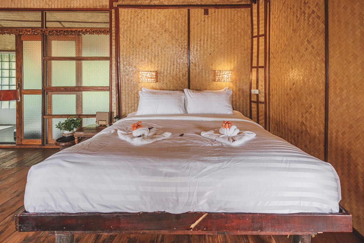 Lotus Villa | Minibar, desk, blackout drapes, soundproofing