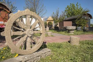 Property grounds - Crazy Lounge B&B (Aigle)