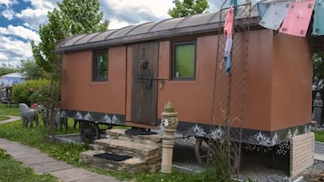 Design-Doppelzimmer, Gemeinschaftsbad, zum Garten hin (Rajastan) | Fassade der Unterkunft