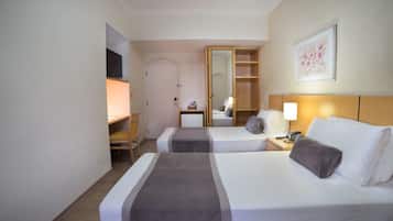 1 quarto, frigobar, escrivaninha, cortinas blackout