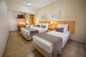 Frigobar, escrivaninha, cortinas blackout, Wi-Fi de cortesia