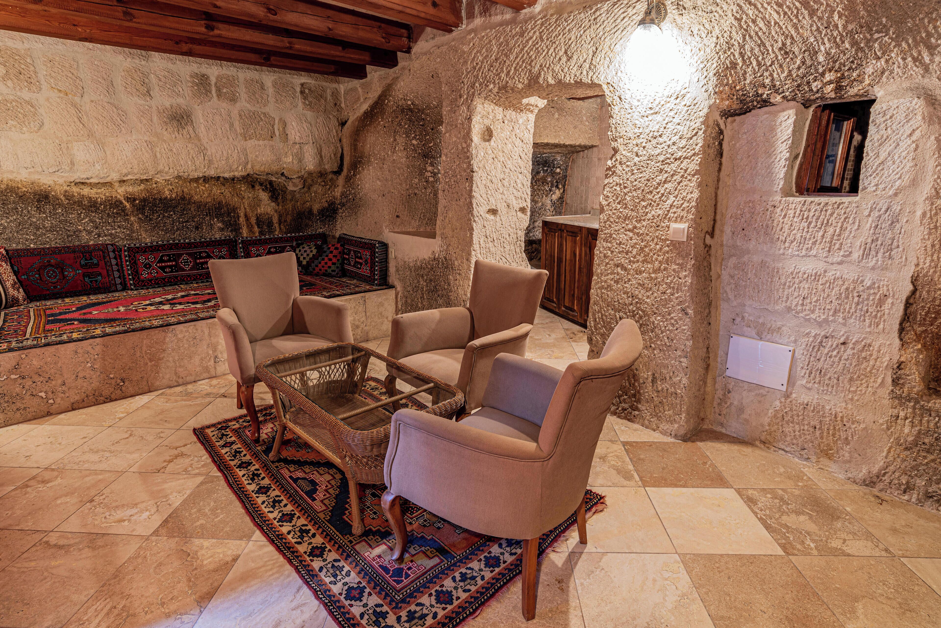 standard double room, 1 double bed | living area | lcd tv