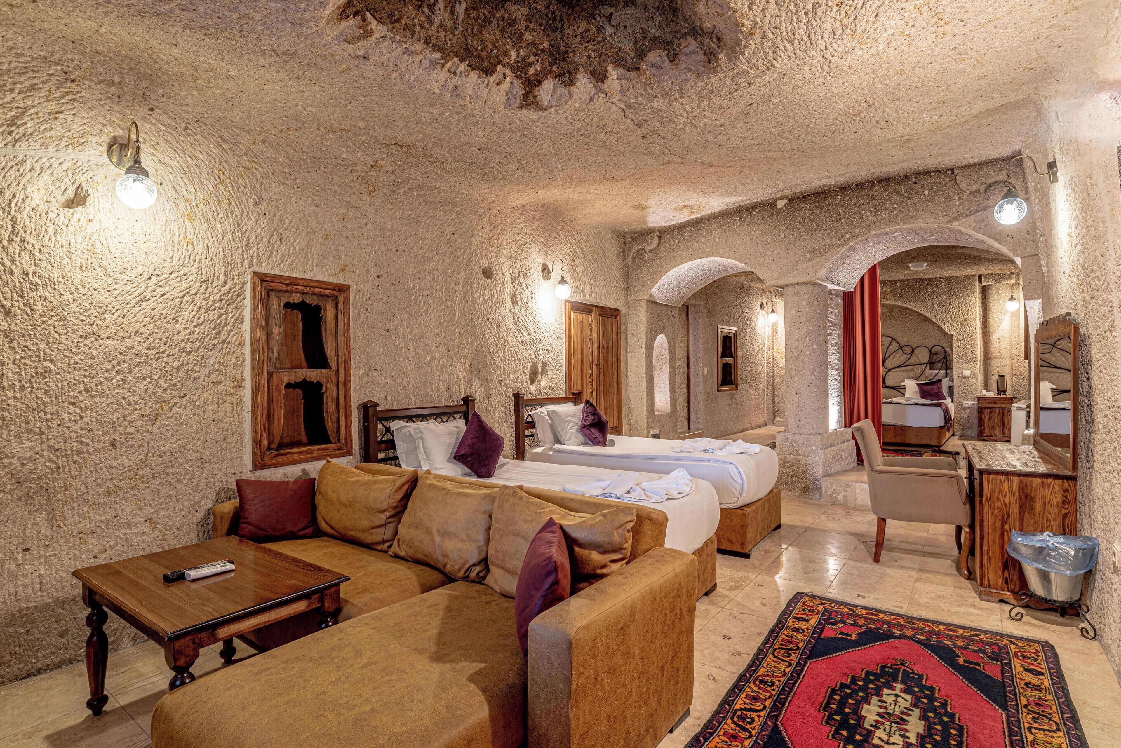 家庭套房 | 高档床上用品、记忆海绵床垫、迷你吧、办公桌