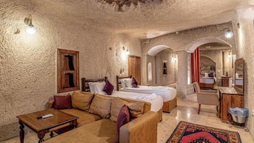 Family Suite | Premium bedding, memory foam beds, minibar, desk