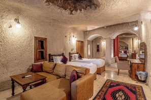 Ropa de cama de alta calidad, colchones con efecto memoria y minibar