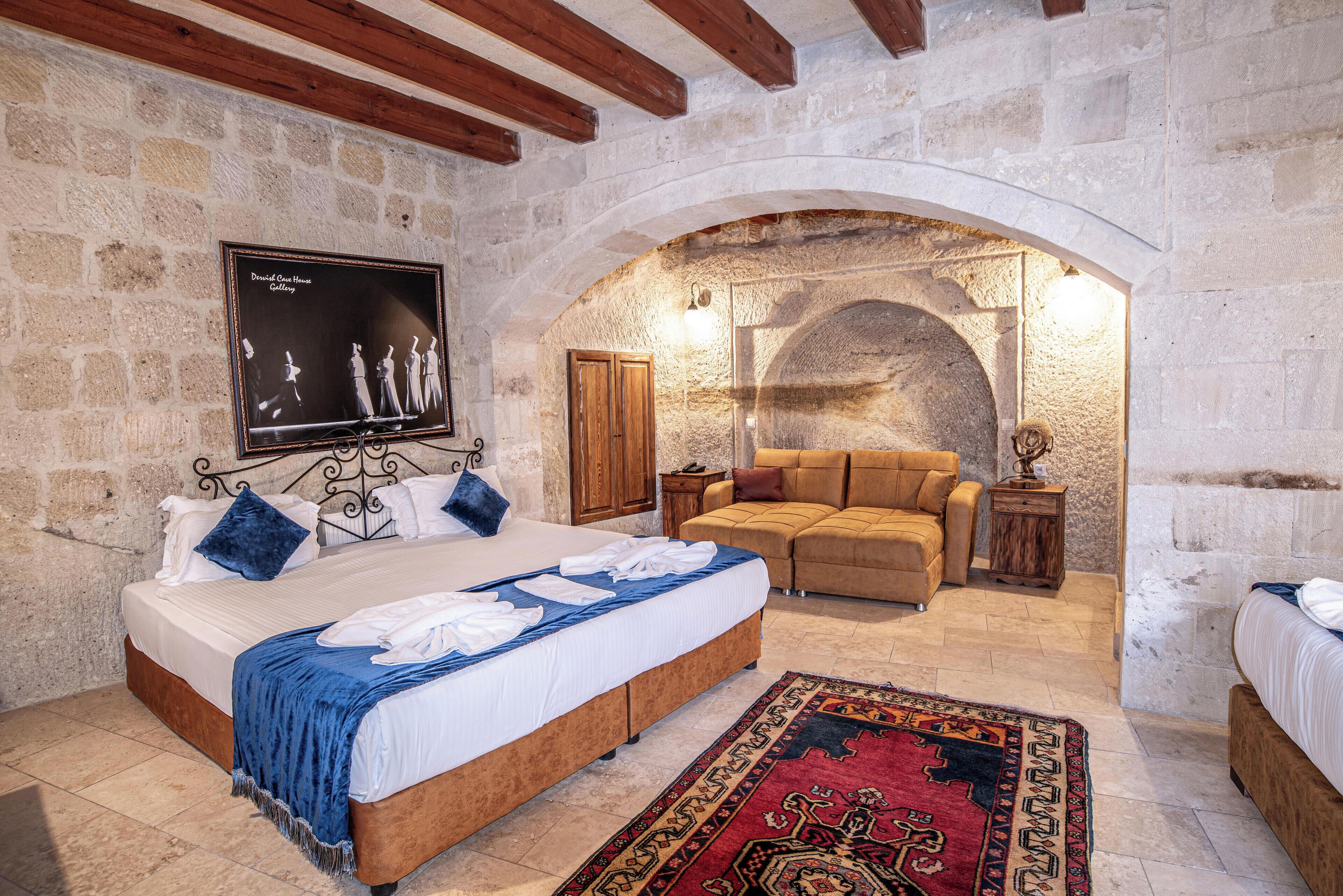 ห้องดีลักซ์ดับเบิล | เครื่องนอนระดับพรีเมียม, เตียงเมมโมรีโฟม, มินิบาร์, โต๊ะทำงาน