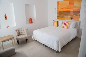 ميني بار وخزنة داخل الغرفة وأسرّة قابلة للطي وواي فاي مجانًا