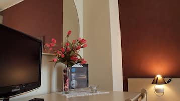 Phòng đôi phong cách cổ điển, 1 phòng ngủ, quang cảnh sân vườn, khu vực sân vườn | Bộ đồ giường cao cấp, minibar, bàn