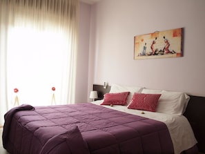 Habitación Confort con 1 cama matrimonial o 2 individuales, 1 cama King size | Ropa de cama de alta calidad, minibar y escritorio 