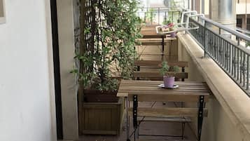 Phòng đôi phong cách cổ điển, 1 phòng ngủ, quang cảnh sân vườn, khu vực sân vườn | Bộ đồ giường cao cấp, minibar, bàn