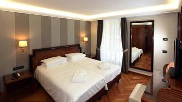 Suite | Biancheria da letto di alta qualità, minibar, una cassaforte in camera